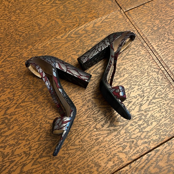 Red block heels - Picture 3 of 4